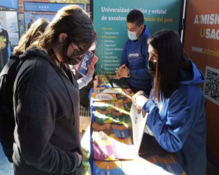 Usach “vuelve a terreno” y reinicia charlas presenciales para difundir su oferta académica