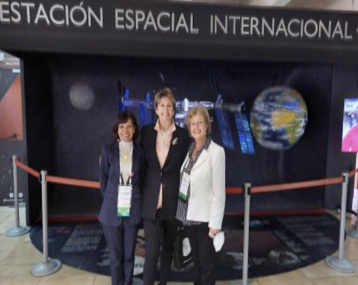 Mujeres líderes del International Women´s Forum visitan Planetario Usach