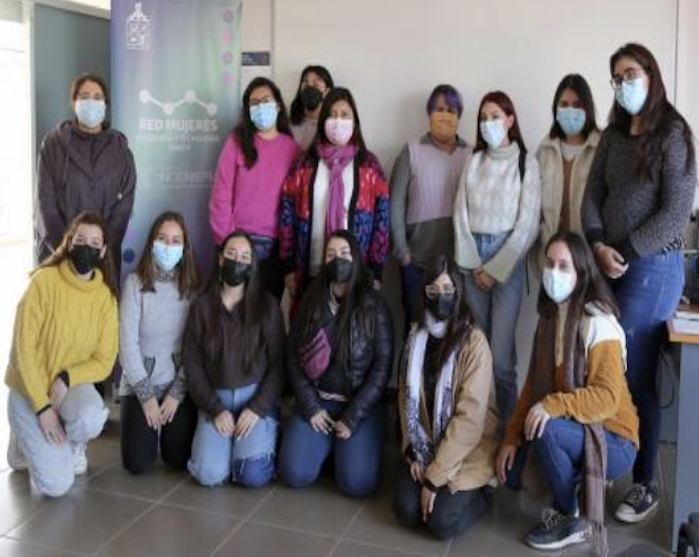 Equipo de voluntarias Motiva Talk de la Facultad de Ingeniería participa en ciclo de talleres de coaching en liderazgo