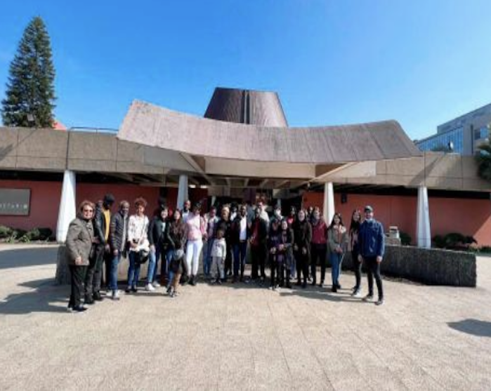 Estudiantes haitianos del Instituto Comercial Eliodoro Domínguez, administrado por la Usach, visitaron Planetario