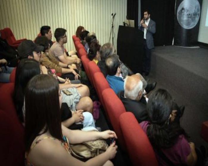 Presidente de la Asociación Chilena del Espacio presentó avances de la minería espacial durante charla en Planetario