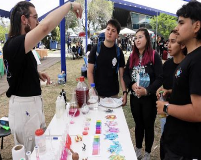 Facultad de Química y Biología realizó con éxito su décima tercera Feria Científica