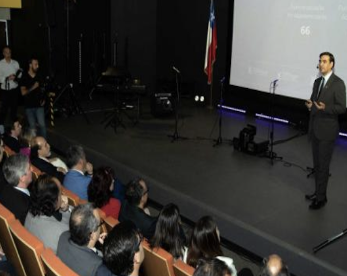 Reconocimientos, emotividad y cruce generacional marcaron el 50° aniversario de la Facultad de Administración