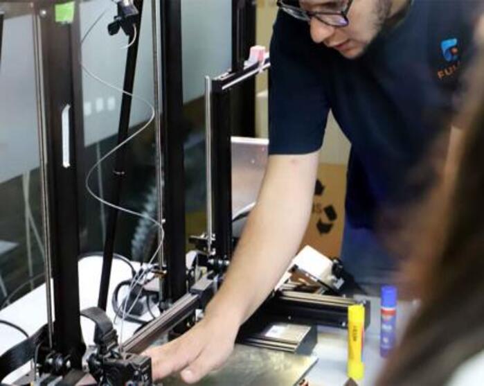 Centro de Innovación FING realizó taller de impresión 3D para finalistas de Lions Up