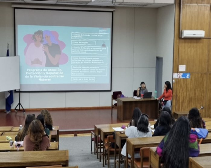 Plantel y SernamEG capacitan a la comunidad universitaria en prevención de violencia de género