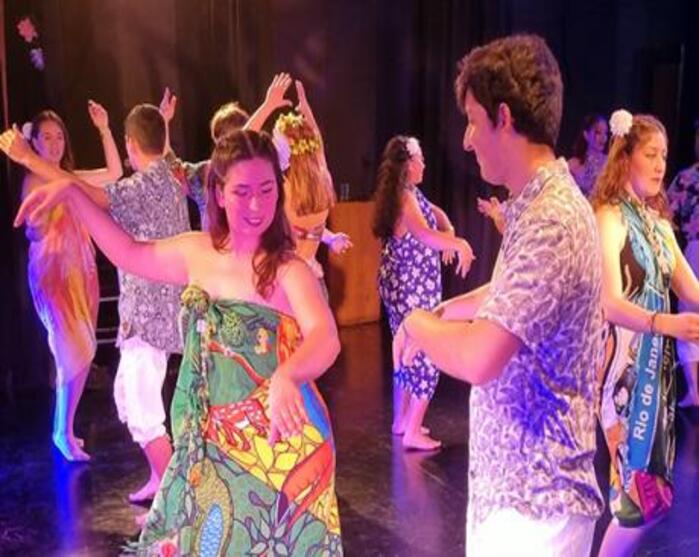 Cultura en movimiento: Evento artístico reúne danzas del mundo en la Universidad de Santiago